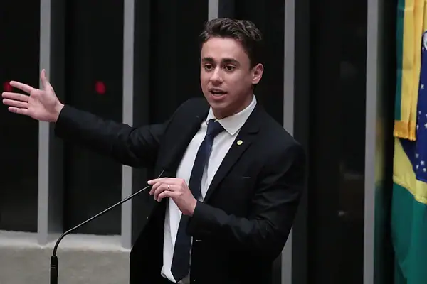 Justiça suspende remoção de post de Nikolas que relaciona PT a tráfico