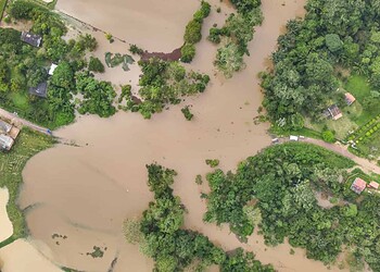 A Defesa Civil está dando apoio aos afetados pela enchente. Foto: Filipe Cavalcante/CBMAC