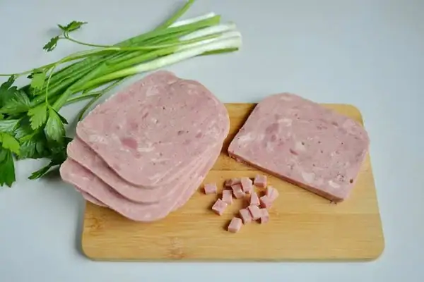 Presunto é tão cancerígeno quanto o tabaco? Especialista explica viral