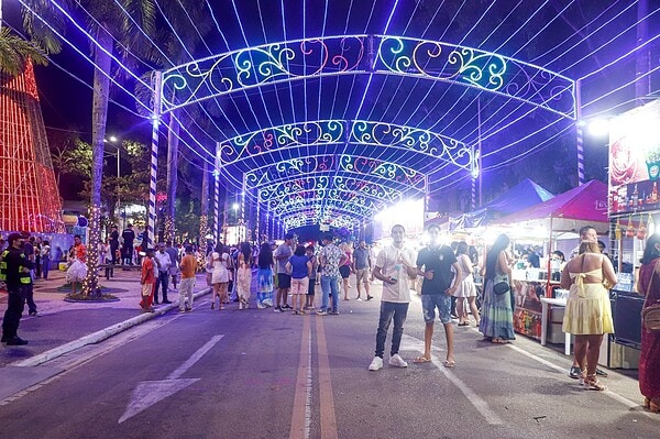 Festa da virada com queima de fogos leva multidão à Praça da Revolução; veja fotos