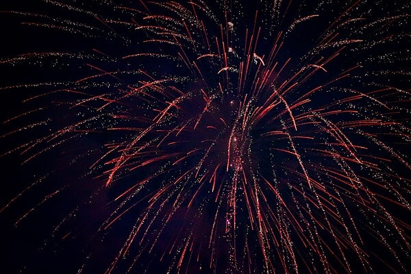 Festa da virada com queima de fogos leva multidão à Praça da Revolução; veja fotos