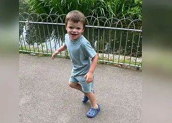 Menino tem diagnóstico de demência infantil confundido com autismo 2 Foto: Tammy McDaid/ TikTok