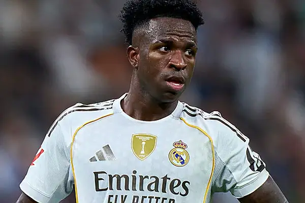 LaLiga condena insultos racistas contra Vini Jr. em eliminação do Real