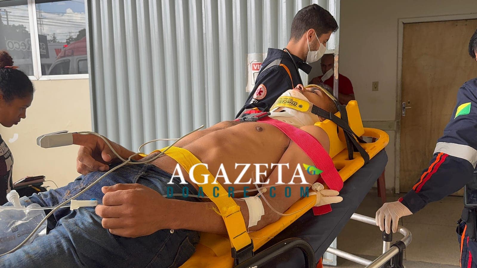 Colisão entre carro e motocicleta deixa jovem ferido no Polo Benfica, em Rio Branco