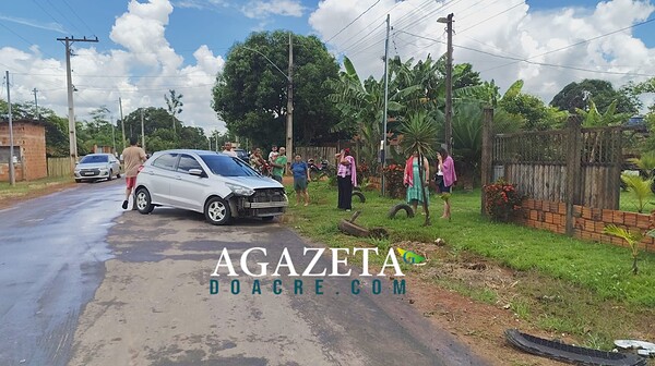 Colisão entre carro e motocicleta deixa jovem ferido no Polo Benfica, em Rio Branco