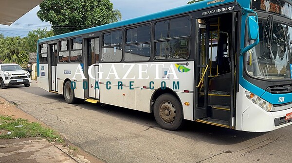 Atropelamento por ônibus deixa homem em estado grave em via pública de Rio Branco