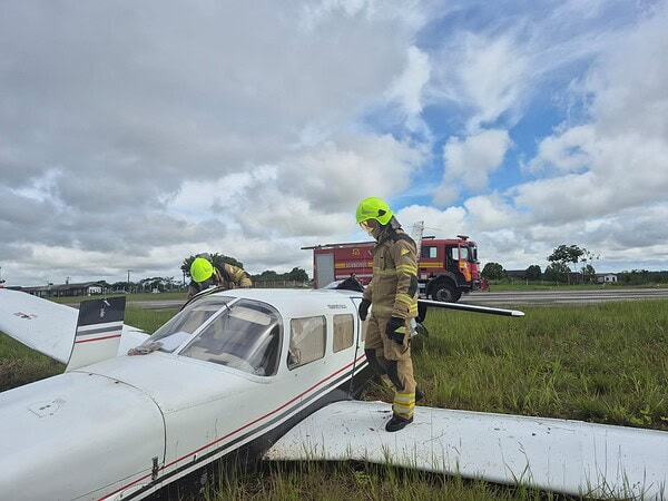 URGENTE: avião de pequeno porte sofre acidente durante decolagem no interior do Acre; FOTOS
