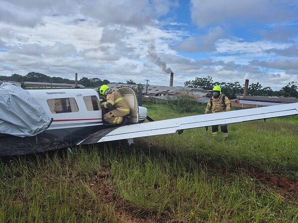 URGENTE: avião de pequeno porte sofre acidente durante decolagem no interior do Acre; FOTOS