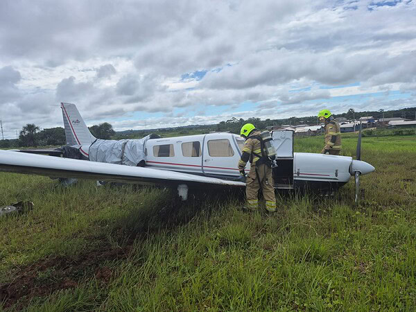URGENTE: avião de pequeno porte sofre acidente durante decolagem no interior do Acre; FOTOS