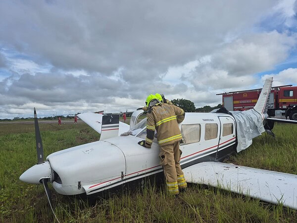 URGENTE: avião de pequeno porte sofre acidente durante decolagem no interior do Acre; FOTOS
