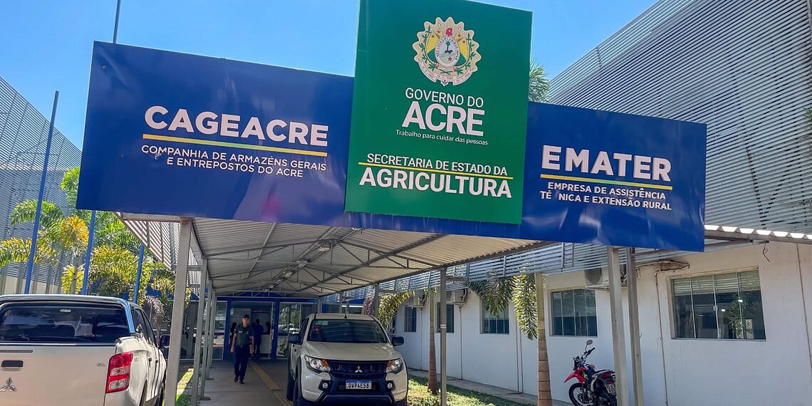 Atendimentos da Seagri, Emater e Cageacre serão retomados na sede nesta quarta 1 Técnicos da Seagri e Ufac elaboraram o material. Foto: Rafael Barros/Seagri