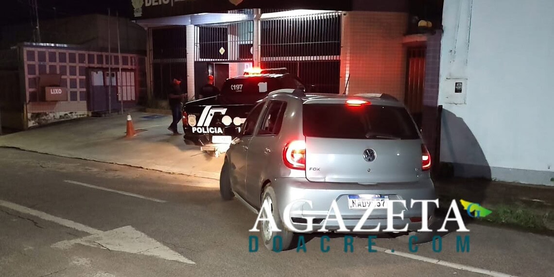 Carro que teria sido usado em ataque a tiros é apreendido após tentativa de homicídio em Rio Branco 1 Carro que teria sido usado em ataque a tiros é apreendido após tentativa de homicídio em Rio Branco