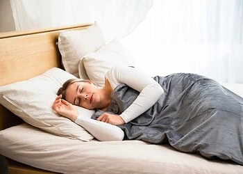 O estudo aponta que distúrbios do sono se apresentam não só como sintoma de alguma patologia, mas como indicadores precoces e contribuintes diretos para algumas condições de saúde - (crédito: Slaapwijsheid.nl/Unsplash)