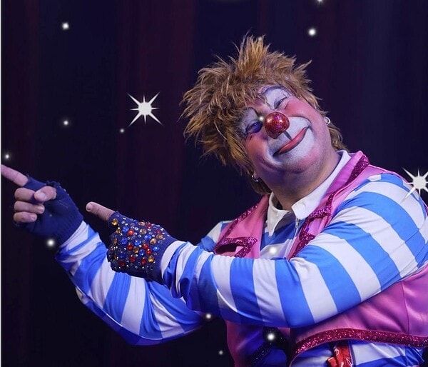 Circo Mundo Mágico estreia no shopping de Rio Branco com King Kong em tamanho real