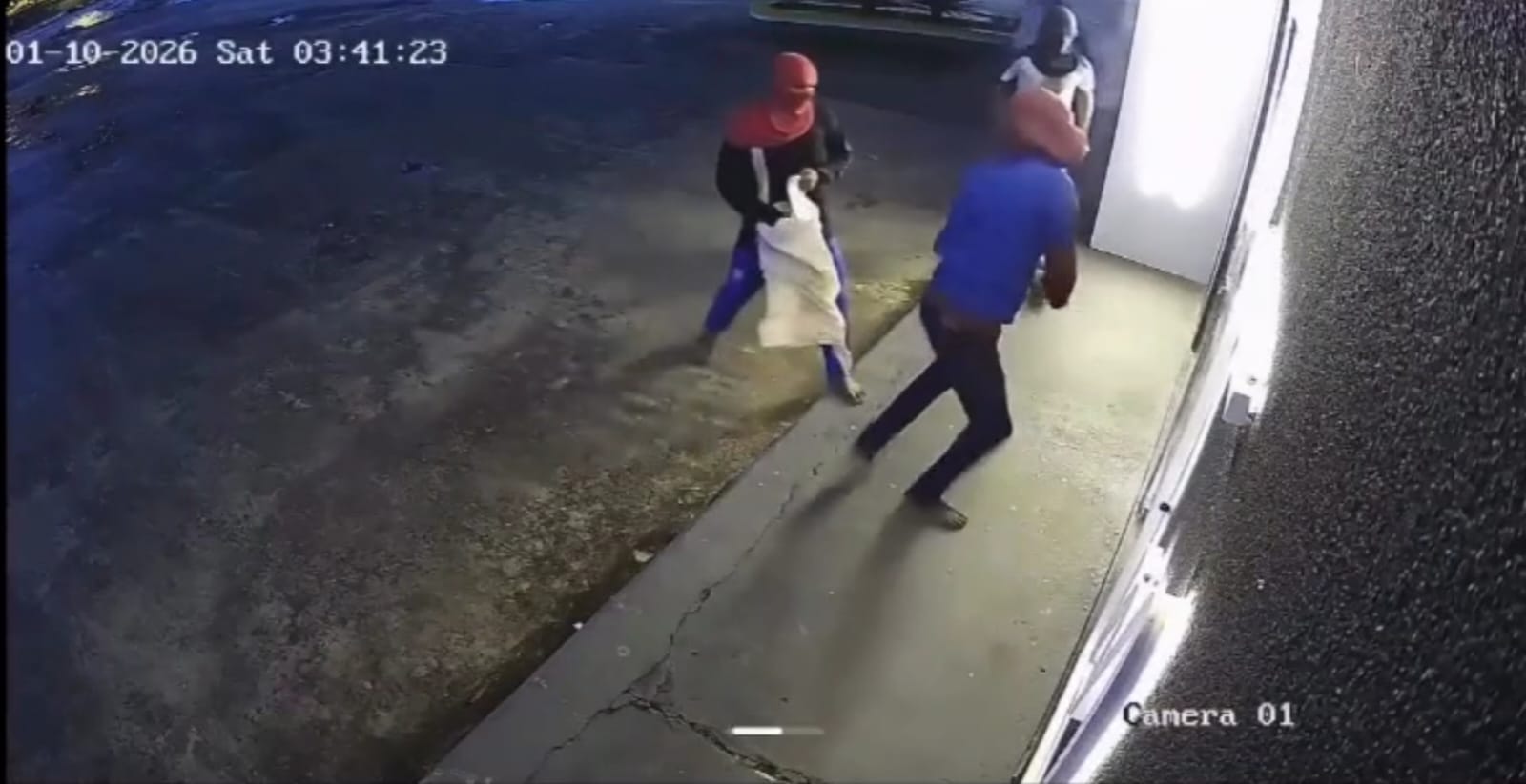 Criminosos usam marretas e furtam mais de 40 itens de loja no interior do Acre