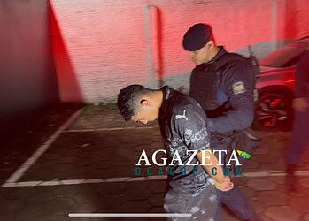 Jovem é preso com skunk, cocaína e dinheiro em beco da Baixada da Sobral