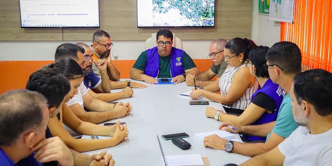 Com rio acima da cota de alerta, Brasiléia revisa plano de contingência e mantém monitoramento 1 Com rio acima da cota de alerta, Brasiléia revisa plano de contingência e mantém monitoramento