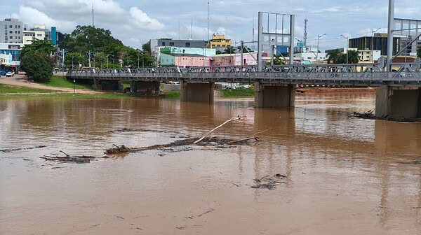 Rio Acre chega a 13,90 m em Rio Branco nesta sexta-feira e fica a 10 cm da cota de transbordo