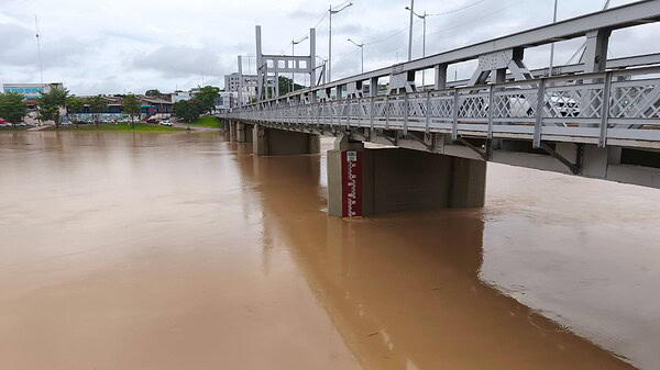 Rio Acre chega a 13,99 metros e está a apenas um centímetro do transbordamento em Rio Branco