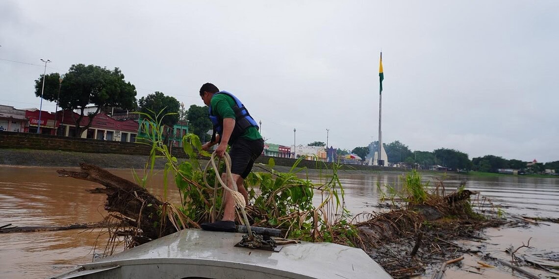 Com elevação do Rio Acre, Deracre retira balseiros de pontes em Rio Branco. Foto: Luy Andriel/Deracre