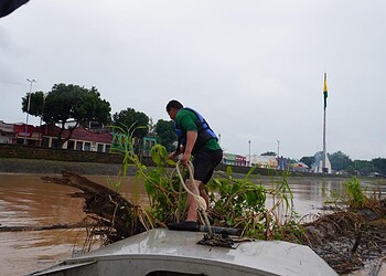 Com elevação do Rio Acre, Deracre retira balseiros de pontes em Rio Branco. Foto: Luy Andriel/Deracre
