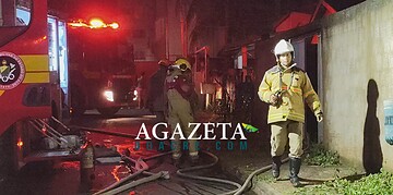 Incêndio destrói casa e atinge imóvel vizinho no bairro Wanderley Dantas