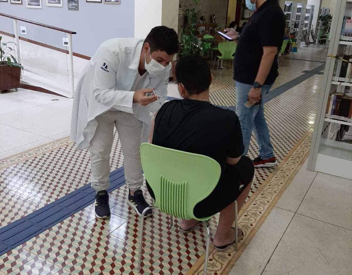 Vacinação contra a Covid-19 completa cinco anos no Acre com queda de mortes e baixa adesão ao reforço