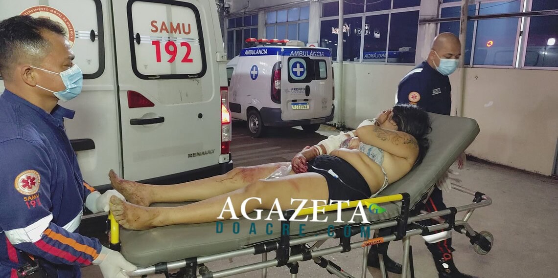 Mulher é ferida com gargalo de garrafa durante discussão com amiga