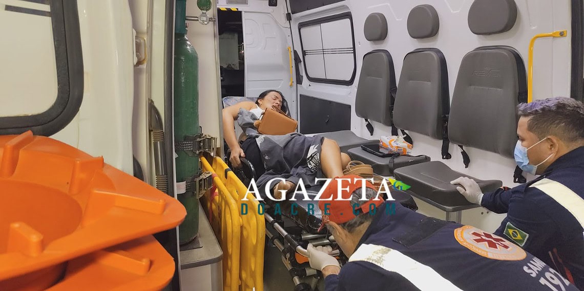 Mulher esfaqueia a própria perna em discursão com marido