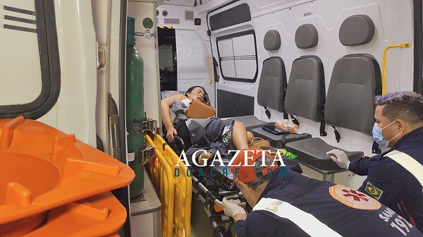 Mulher esfaqueia a própria perna em discursão com marido