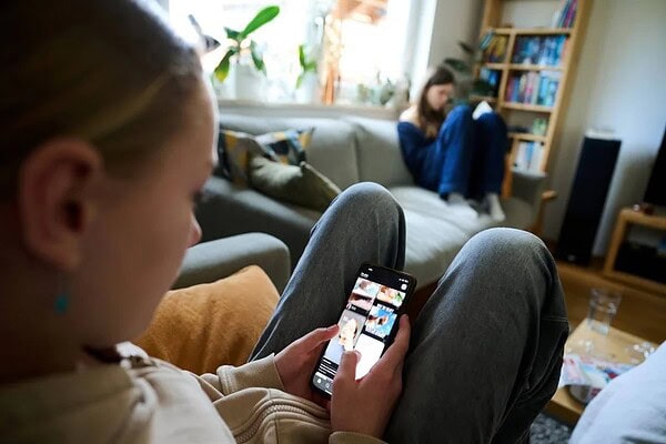 Saiba por que adiar celulares pode favorecer desenvolvimento infantil