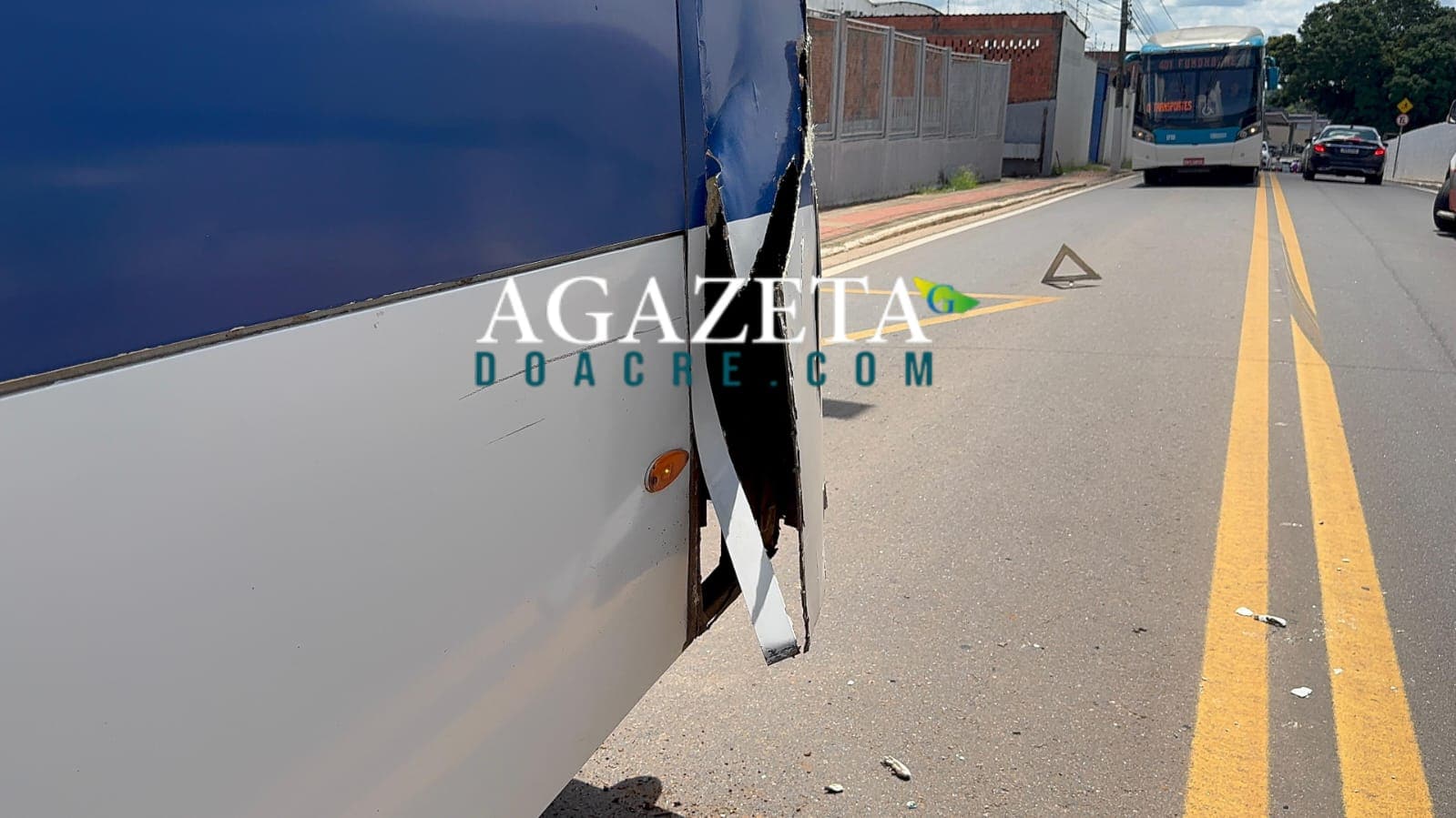 Entregador fica ferido após colisão entre motocicleta e ônibus em Rio Branco