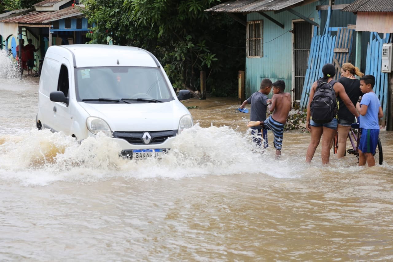 Cheia do Rio Acre atinge 27 bairros de Rio Branco e impacta mais de 3,3 mil pessoas