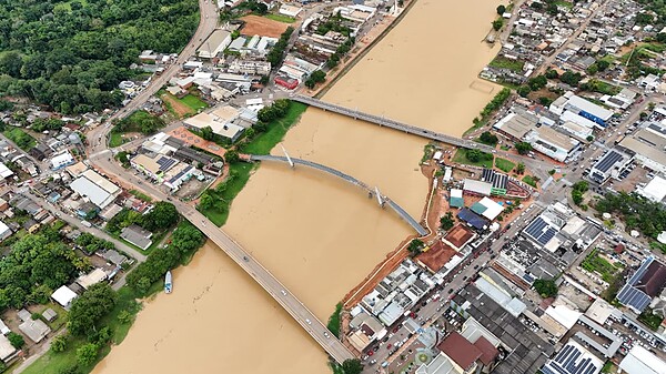 Enchente do Rio Acre atinge 27 bairros e mais de 20 pessoas já estão abrigadas no Parque de Exposições em Rio Branco