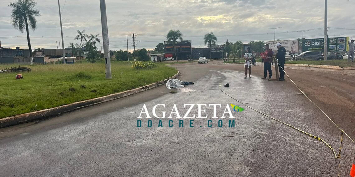Motociclista de 21 anos morre após perder controle e bater em rotatória na Amadeo Barbosa