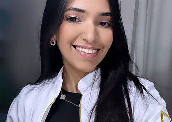 Alane cursa Enfermagem na Ufac e sonha em ser médica (Foto: Arquivo Pessoal)