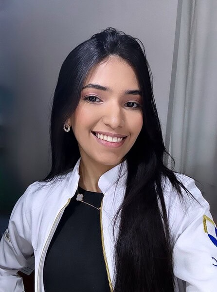 Estudante no Acre concilia faculdade e Enem, tira 940 na redação e mira Medicina: “escola pública não limita potencial de ninguém”