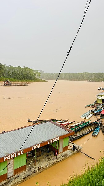 Bombeiros fazem buscas há três dias por indígena desaparecido após naufrágio em rio no Acre