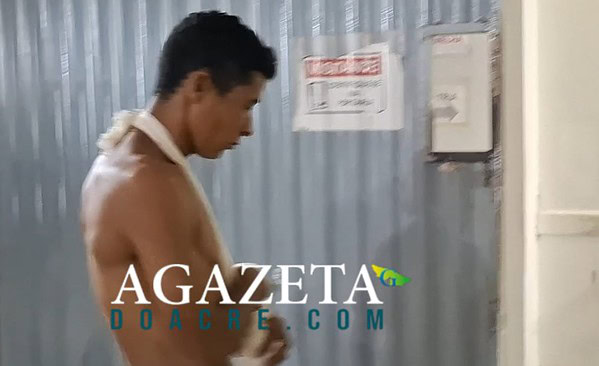 Homem é ferido com golpe de terçado e sofre fratura no maxilar no Acre; irmão é o principal suspeito