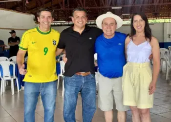 O presidente do Sinjac, Luiz Cordeiro, pilotou um churrasco em homenagem ao prefeito de Rio Branco Tião Bocalom no último sábado, 24