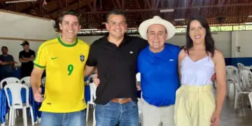 O presidente do Sinjac, Luiz Cordeiro, pilotou um churrasco em homenagem ao prefeito de Rio Branco Tião Bocalom no último sábado, 24