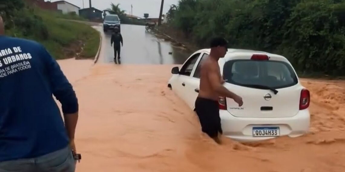 Em apenas uma hora, município registrou volume de chuva previsto para dez dias -  Foto: Reprodução