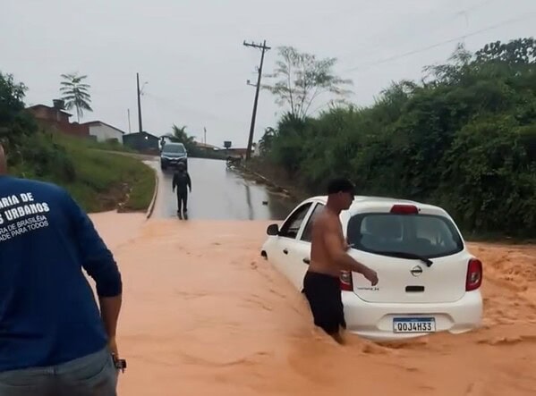 Rio Acre sobe em Brasileia e se aproxima da cota de alerta; Prefeitura prepara decreto de emergência