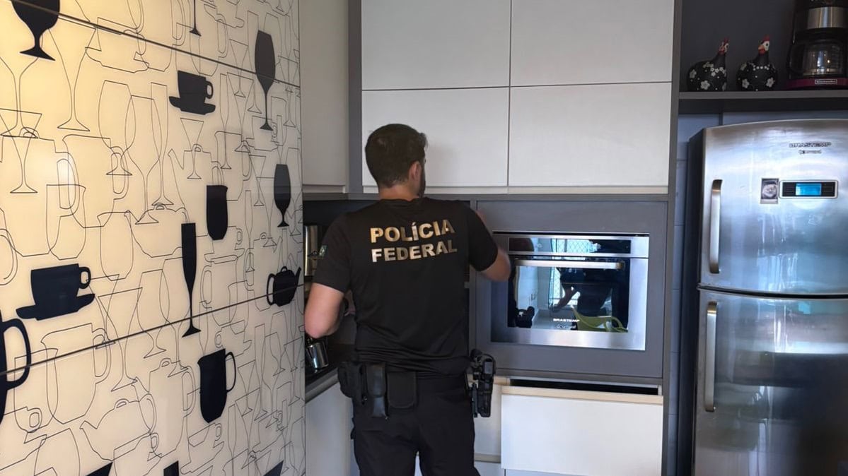 Operação da PF mira Eduardo Velloso e Mazinho Serafim por suspeita de desvio de quase R$ 1 milhão em emendas 2 Operação da PF mira Eduardo Velloso e Mazinho Serafim por suspeita de desvio de quase R$ 1 milhão em emendas