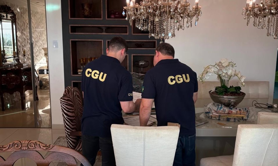 Operação da PF mira Eduardo Velloso e Mazinho Serafim por suspeita de desvio de quase R$ 1 milhão em emendas 3 Operação da PF mira Eduardo Velloso e Mazinho Serafim por suspeita de desvio de quase R$ 1 milhão em emendas