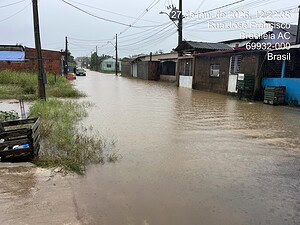 Rio Acre sobe em Brasileia e se aproxima da cota de alerta; Prefeitura prepara decreto de emergência