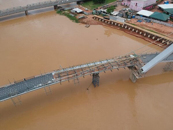 Obra na Passarela Joaquim Macedo segue com troca de piso e revisão da estrutura