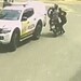 Motociclista ignora blitz, atropela policial e acaba detido em Cruzeiro do Sul; VÍDEO
