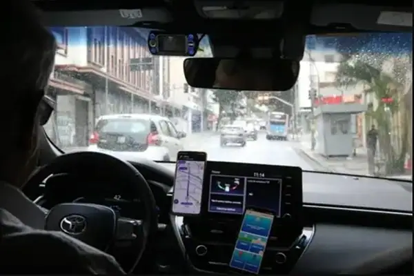 Motorista da 99 cobrou R$ 1.400 de mulher em corrida que custava R$ 13