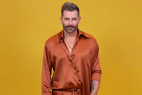 Globo atualiza estado de saúde de Henri Castelli após ator passar mal